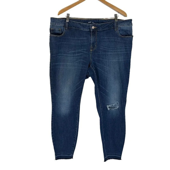 Old Navy High Rise Stretch Cotton Jeans 22 Plus Frayed Hem Hole Distressed Pants - Picture 1 of 7